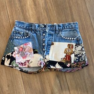 Vintage embellished fabric Levi shorts. Size small.